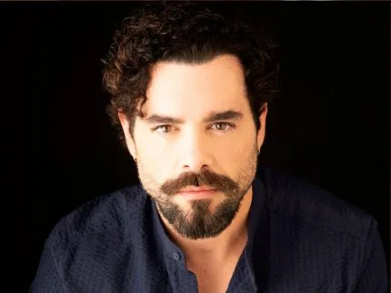 Pedro Carvalho protagoniza filme com Miguel Falabella e Marisa Orth