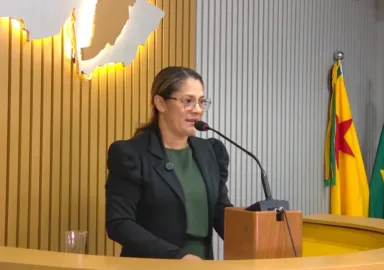 Ivoneide Bernardino apresenta projeto para proteger mulheres em consultas médicas em Sena Madureira