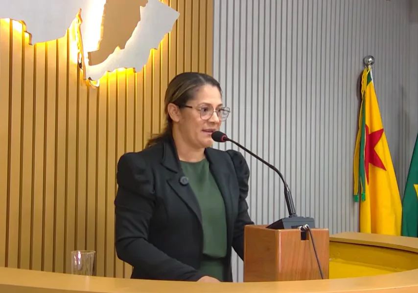 Ivoneide apresenta projeto para proteger mulheres durante consultas médicas em Sena