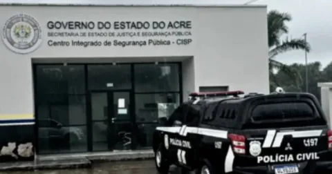 Residência é invadida por trio armado durante assalto em Mâncio Lima