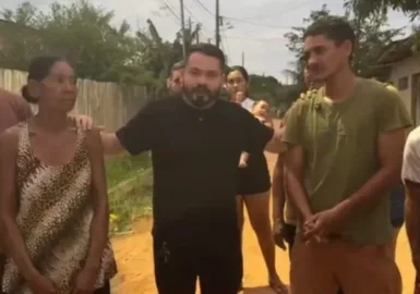 Maycon Moreira cobra solução para esgoto no bairro Vitória em Sena Madureira
