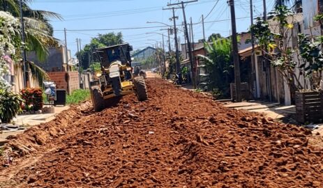 Asfaltamento da Rua Antônio Carlos Pereira avança em Sena Madureira.