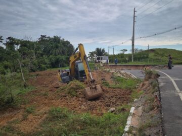 Recuperação da terceira entrada de Tarauacá começa com 2,1 mil toneladas de pedra rachão.
