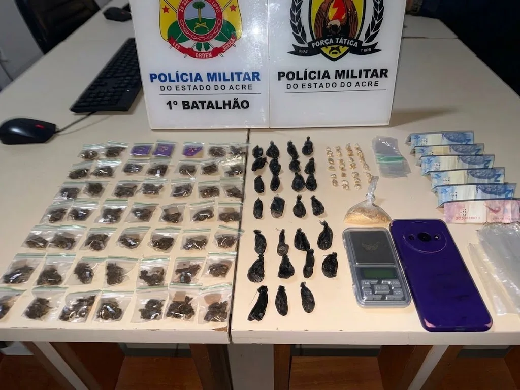 Jovem e detida com drogas e materiais do trafico no bairro Calafate em Rio Branco.