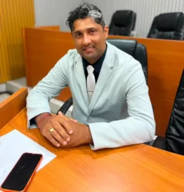 Vereador Real cobra união entre Estado e Prefeitura para acelerar obras na zona rural de Sena Madureira.