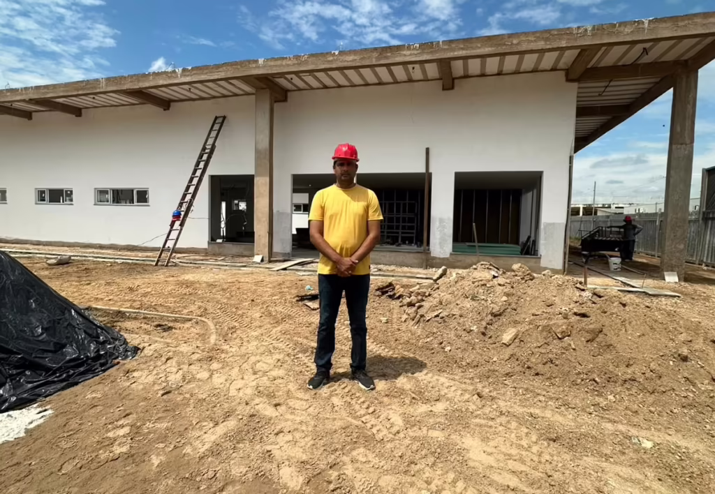 Vereador Real acompanha fase final das obras de nova Unidade Básica de Saúde em Sena Madureira