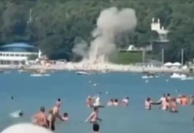 Drone atinge praia na Rússia, mata sete e fere outras 40 pessoas no balneário de Gelendzhik.