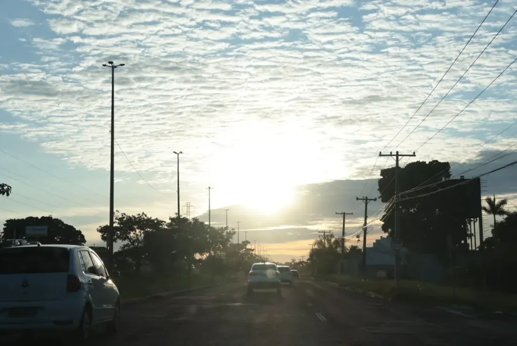 Previsão do tempo no Acre nesta quarta-feira (26) com calor, sol e possibilidade de chuva.