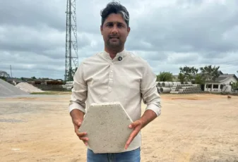 Vereador Real visita produção de 80 mil blocos para pavimentação em Sena Madureira