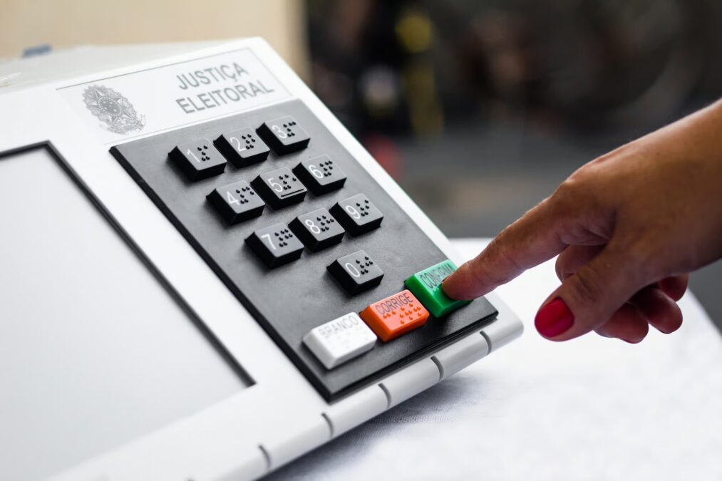 Acre tem quase 1 em cada 7 eleitores com voto facultativo em 2026, aponta TSE