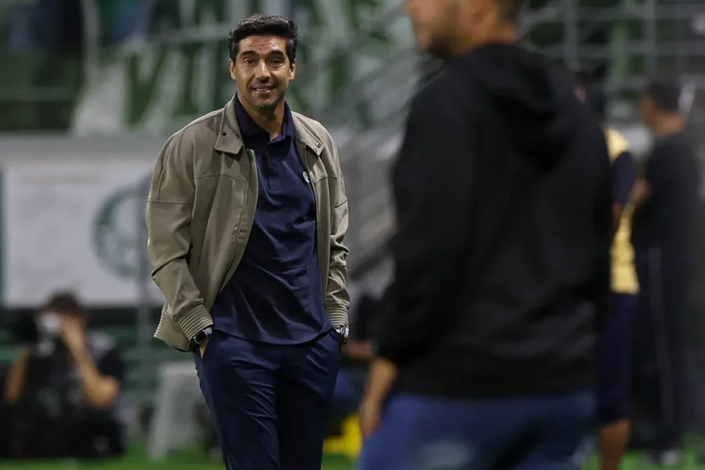 Abel usa final da Libertadores em resposta às críticas do Flamengo