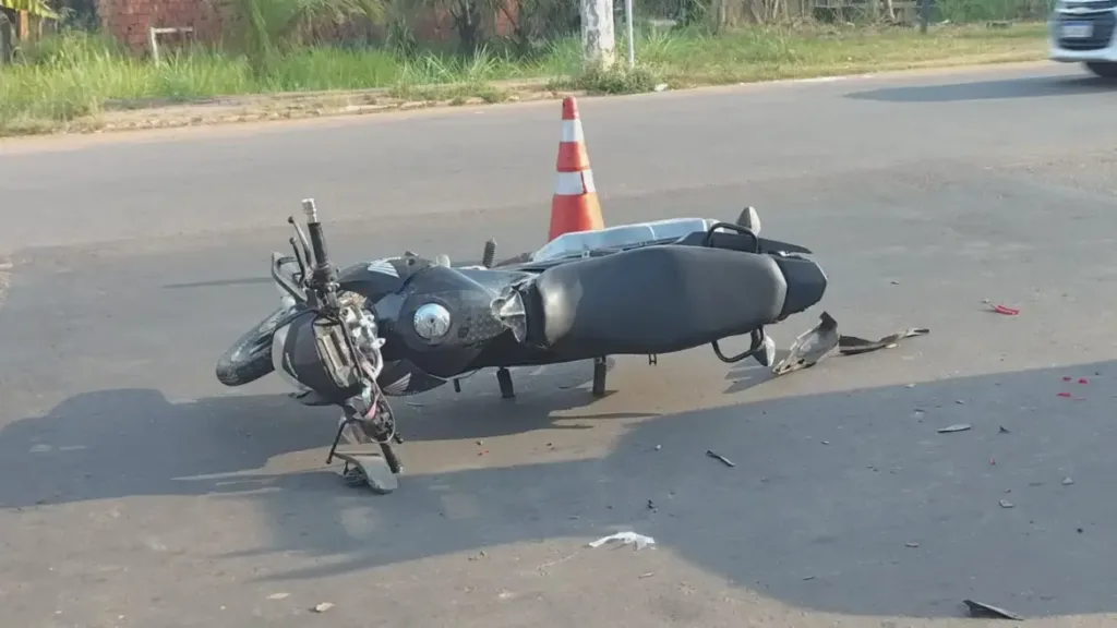 Motociclista fica em estado grave após bater na traseira de carro em Rio Branco