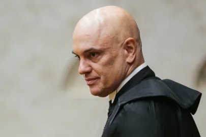 Acusado de vazar dados de Viviane Barci pede a Fachin que Moraes não seja relator