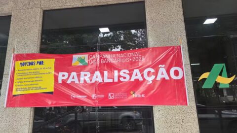 Bancários fazem paralisação de 24 horas e deixam agências fechadas em todo o Acre.