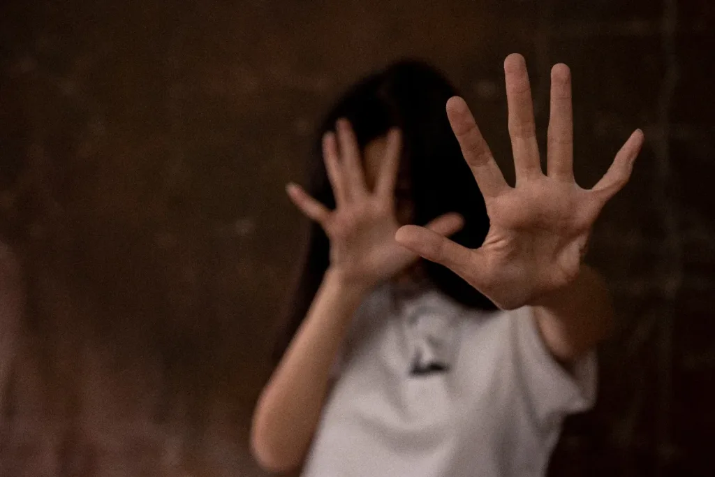 Alunas de 14 anos são vítimas de estupros coletivos em escola de PE