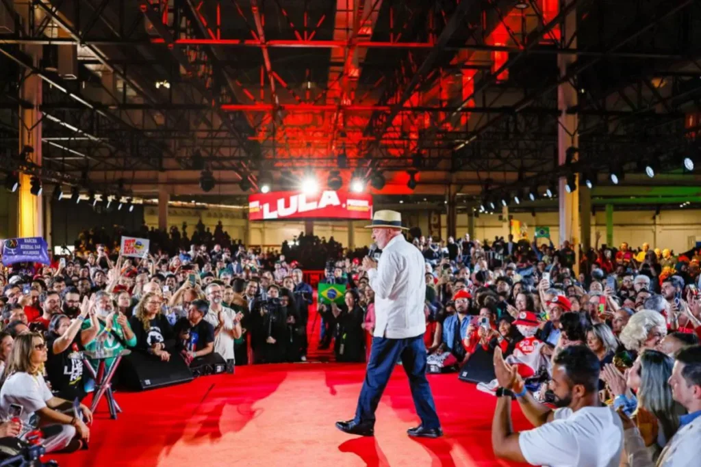 Após convenção, Lula volta a SP para 1º ato de campanha em busca de tração