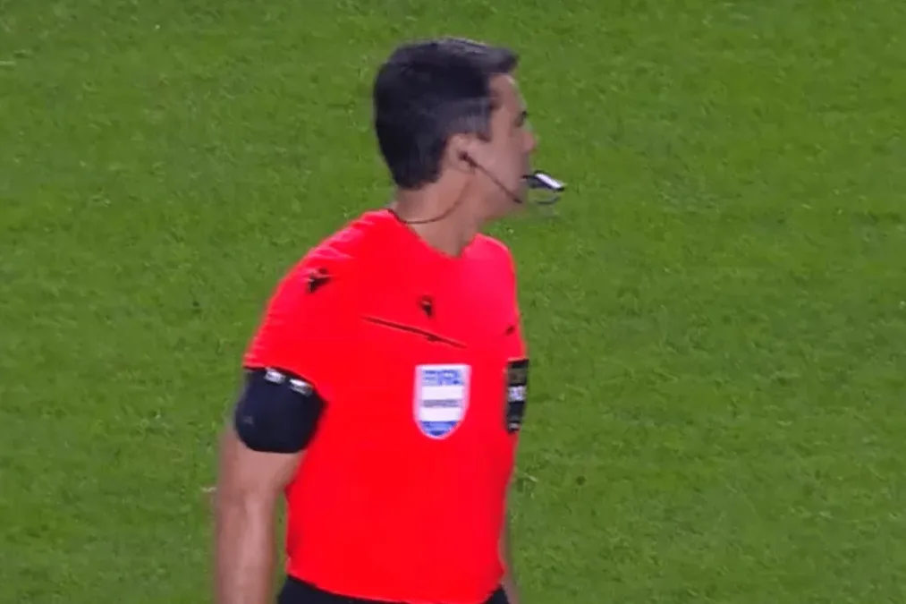 Árbitro desiste de apitar fim de jogo e Atlético-MG faz gol da vitória