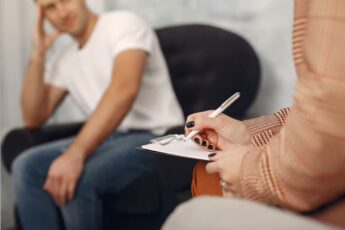 Acre fixa jornada de 30 horas semanais para assistentes sociais e psicologos sancionada pelo governo.