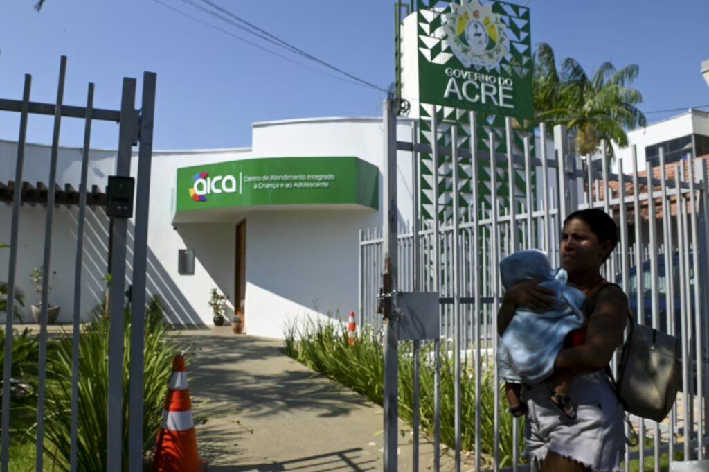 Fachada do Centro de Atendimento Integrado à Criança e ao Adolescente (Caica) no Centro de Rio Branco.