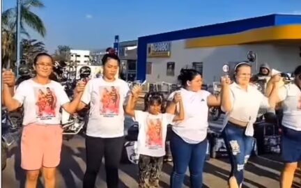 Motoboys em mobilização pelas ruas de Rio Branco em homenagem a entregador morto após atropelamento