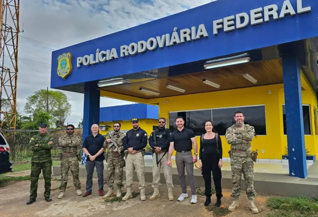 EUA enviam representantes ao Acre para conhecer atuacao das forças na fronteira com Bolívia e Peru.