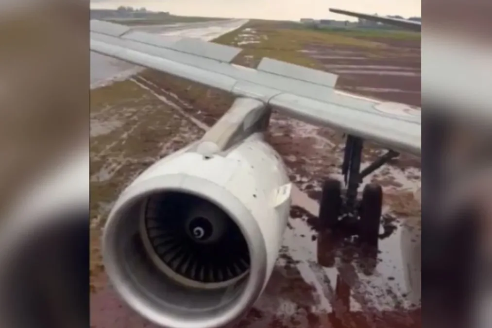 Avião da Latam com 151 a bordo sai da pista após derrapar em pouso no PR