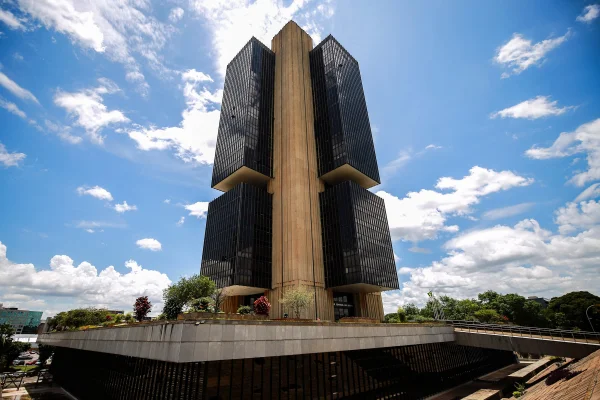 Copom reduz Selic para 14% ao ano e mantém expectativa de novos cortes nos juros