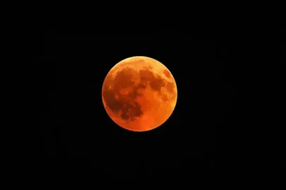 Eclipse lunar de agosto será visto de todo o Brasil na noite de 27 de agosto.
