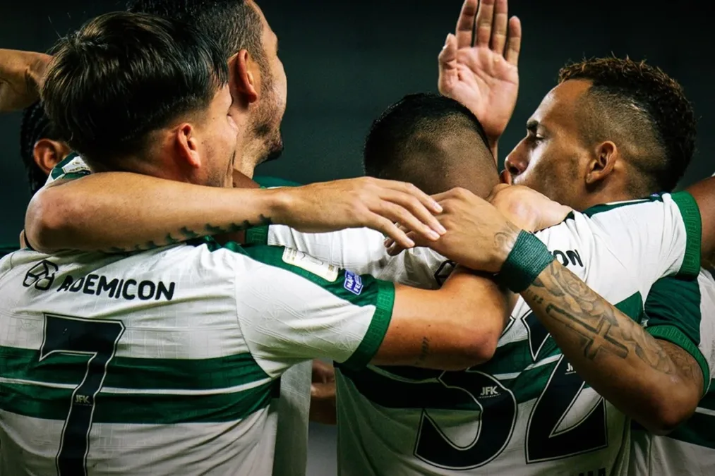 Brasileirão: com duas viradas, Coritiba vence o Remo e se aproxima do G6