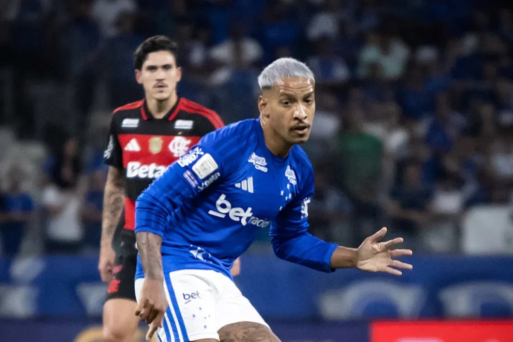 Brasileirão: Matheus Pereira marca no fim e Cruzeiro vence o Flamengo