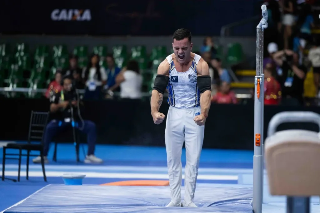 Brasileiro de Ginástica: Caio Souza é campeão das barras paralelas