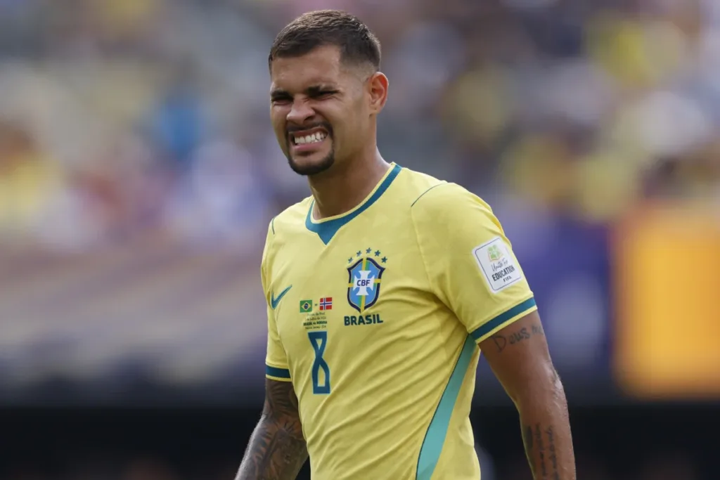 Bruno Guimarães: Newcastle rejeita proposta do Arsenal pelo brasileiro