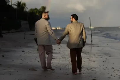 Promotor e juiz do Acre se casam em cenario paradisiaco do Nordeste.