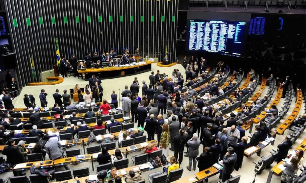 Após recesso, Congresso retoma trabalhos nesta semana com esforço concentrado.