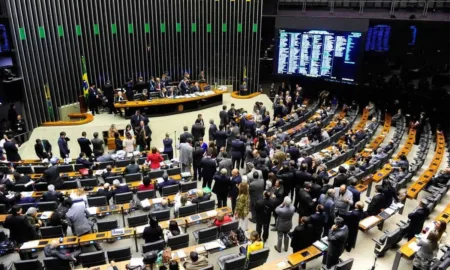 Após recesso, Congresso retoma trabalhos nesta semana com esforço concentrado.