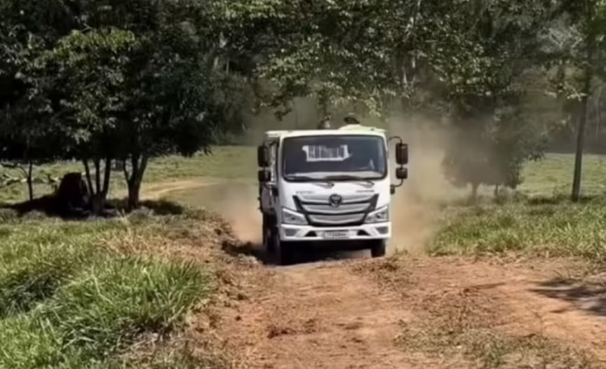 Prefeitura de Sena Madureira leva 160 sacas de farinha e borracha de produtores para a cidade