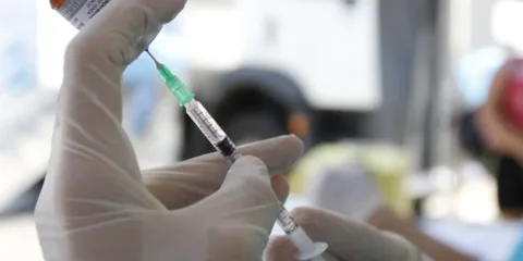 Campanha contra sarampo vacinou 280 mil pessoas em SP em uma semana