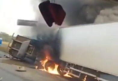Colisao frontal e incendio entre carretas deixam mortos na BR 364.