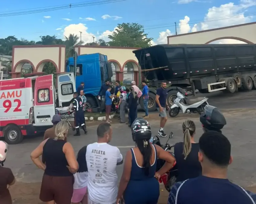 No Acre, carreta atropela motociclista durante conversão e mobiliza resgate