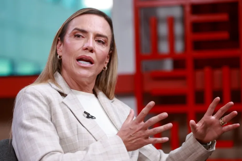 Celina assina PL que prevê multa de R$ 100 mil para vândalos no DF