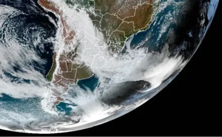 Ciclone extratropical se forma no Sul e avanca pelo Brasil com fortes ventos e chuva.