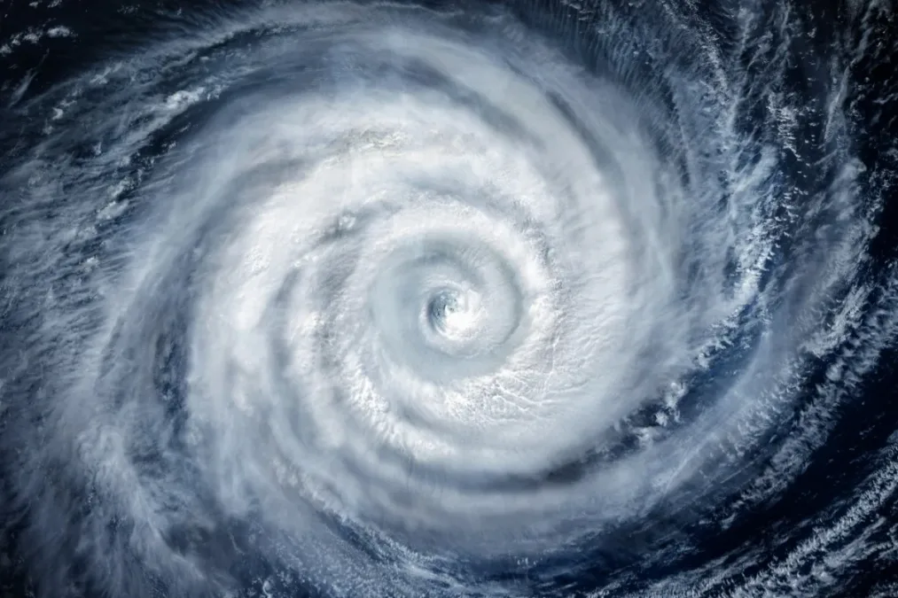 Ciclone bomba: tempestade de grande escala gira e pode ter quilômetros