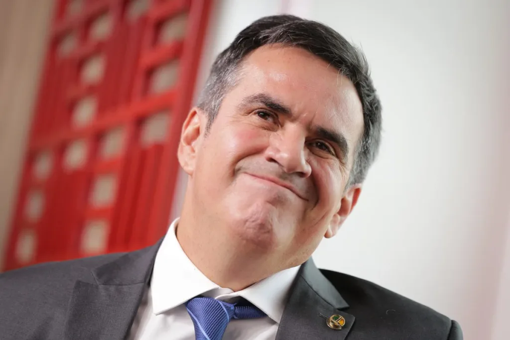 Ciro declara voto em Flávio após anunciar neutralidade de PP e União
