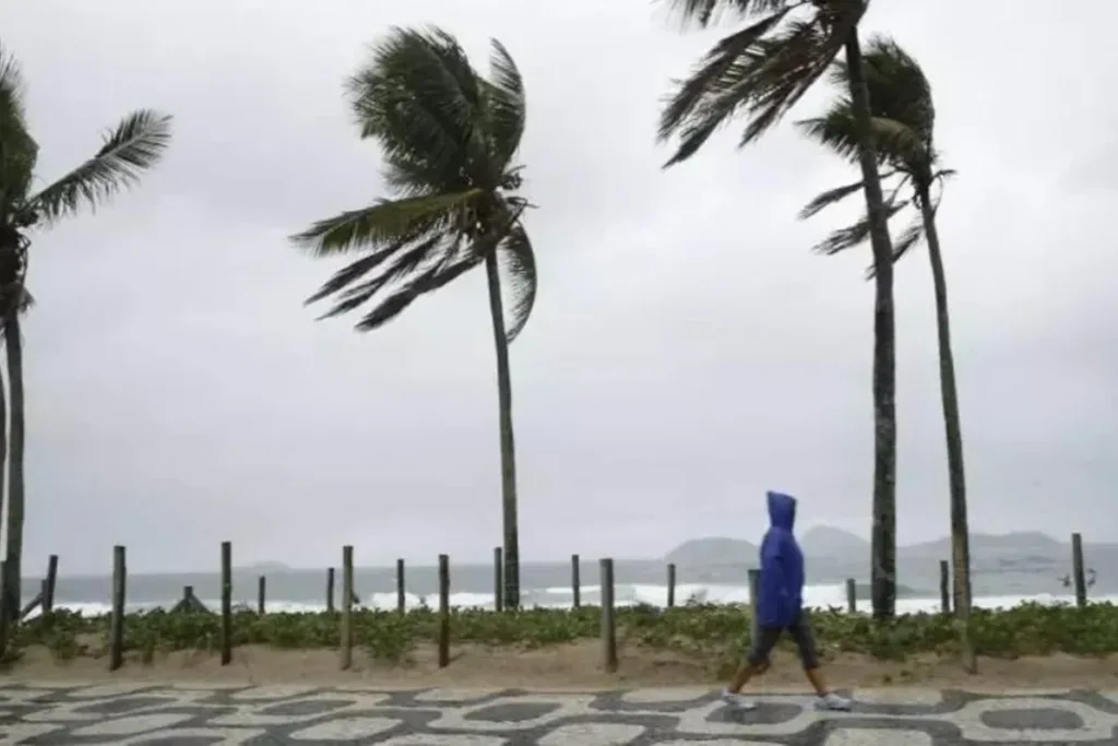 Clima: ciclone extratropical provoca frio e ventanias de até 90 km/h