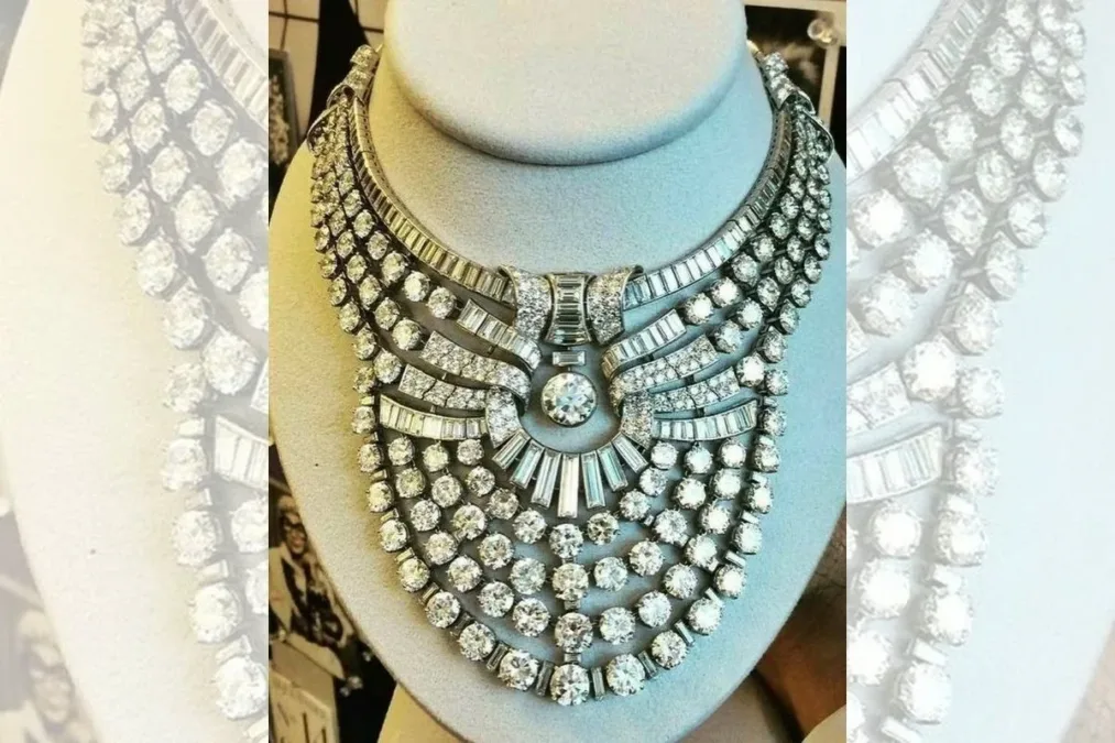 Colar com 673 diamantes que pertenceu a rainha egípcia é roubado em Viena