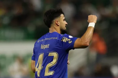 Com dois de Flaco, Palmeiras vence Santos por 3 x 0 pela Copa do Brasil