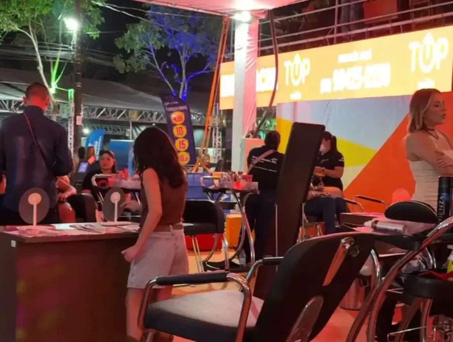 Serviços gratuitos Fecomércio Expoacre 2026: estande oferece maquiagem, massagens e tranças ao público