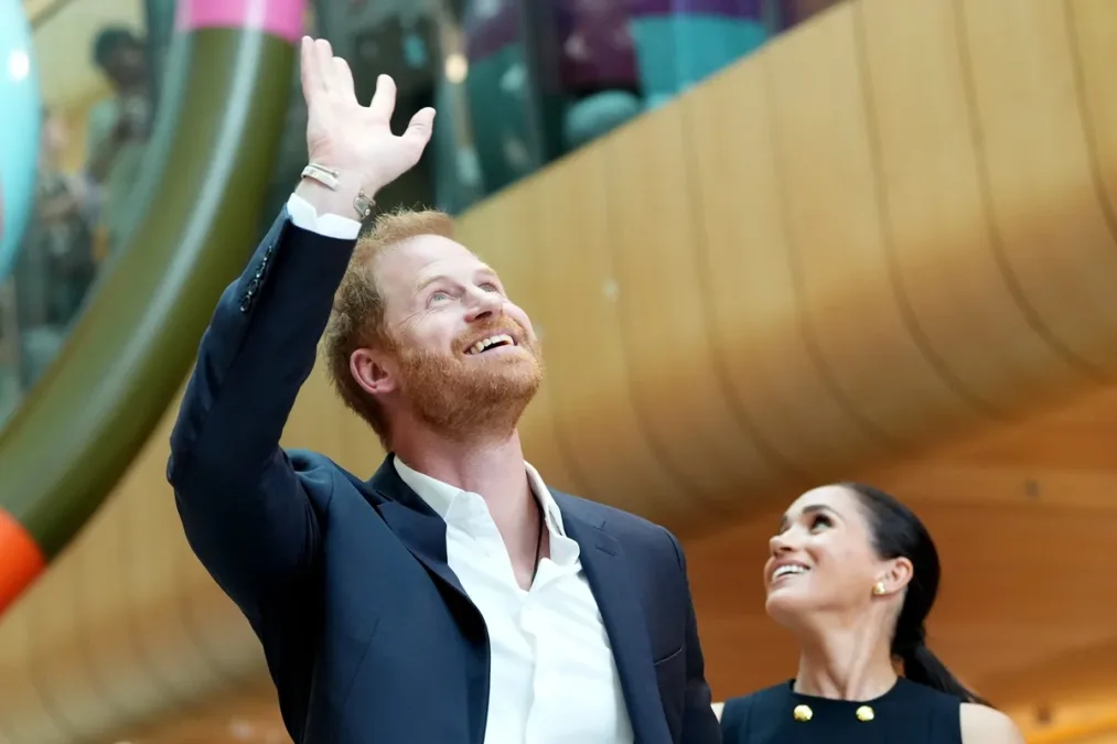Confira detalhes da rotina de Harry e Meghan após retorno ao Reino Unido