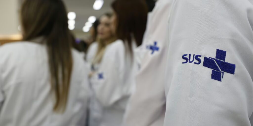 Saúde estende atuação de 676 médicos especialistas no SUS