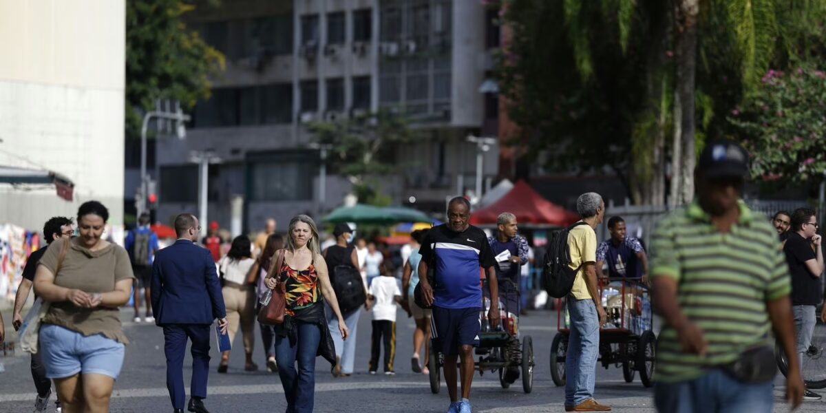 Crescimento populacional caiu para 0,37% em 2026, estima IBGE